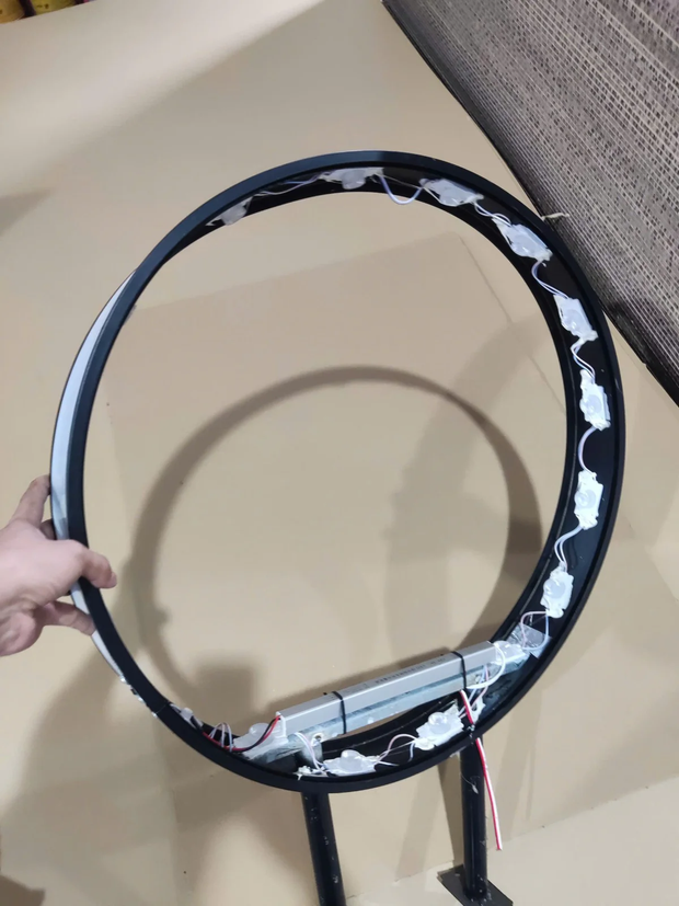 5 ROUND FRAMES (60x60cm)